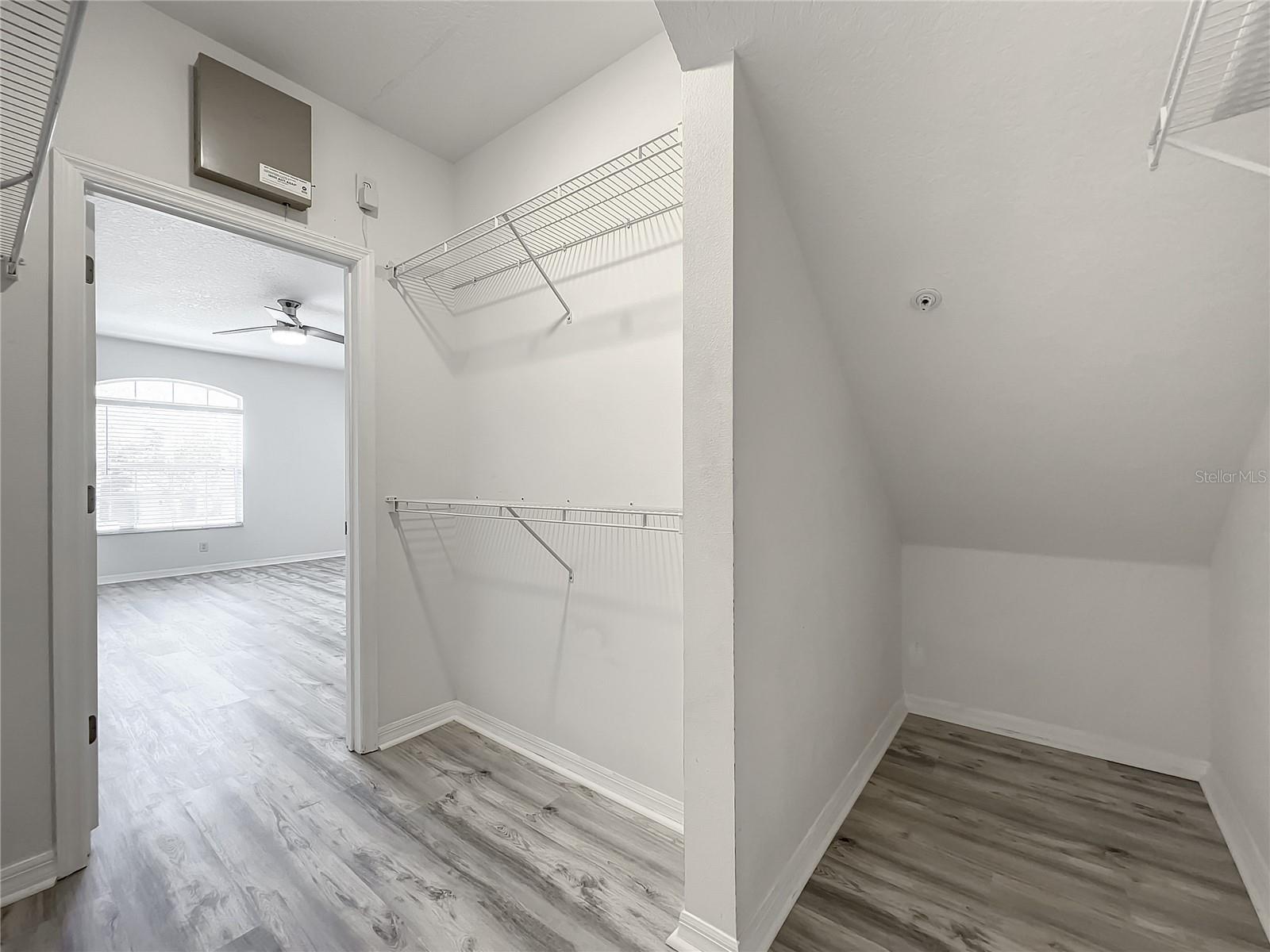 Image 43 of 59 For 696 Seabrook Court 202