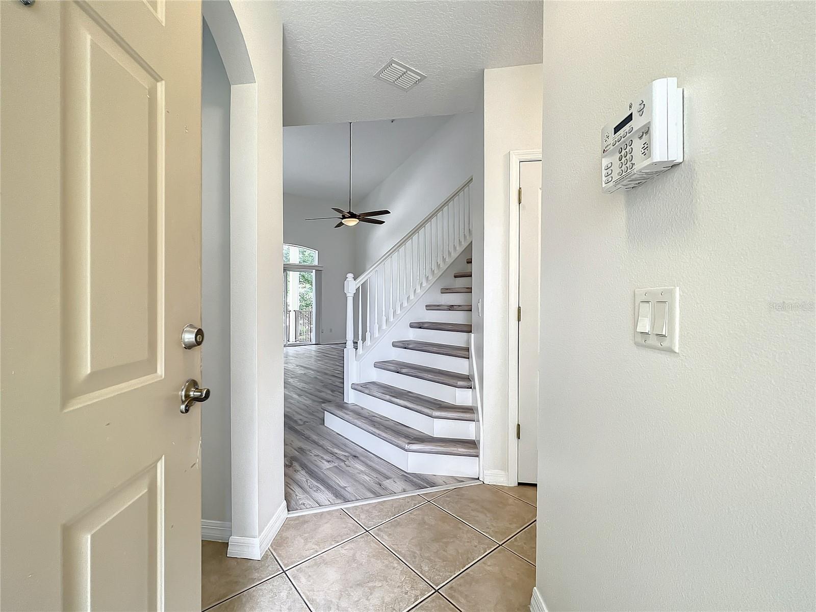 Image 5 of 59 For 696 Seabrook Court 202