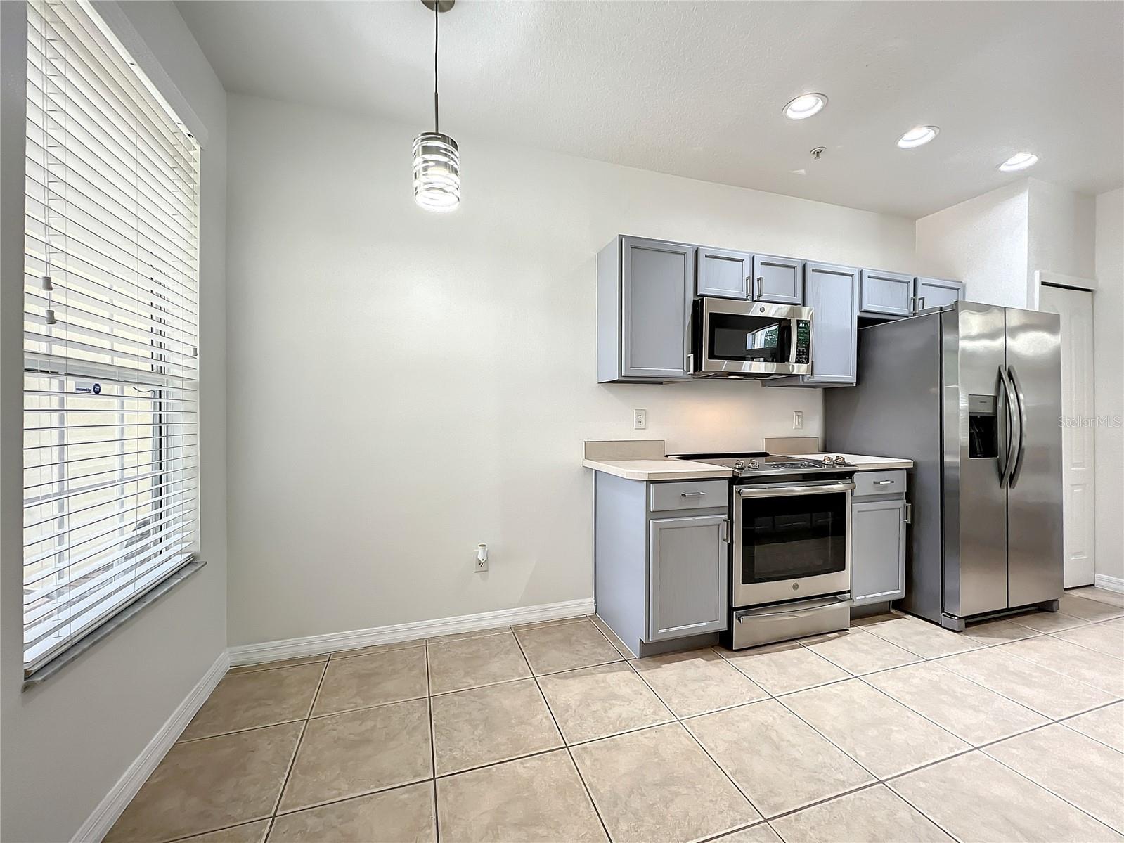 Image 7 of 59 For 696 Seabrook Court 202