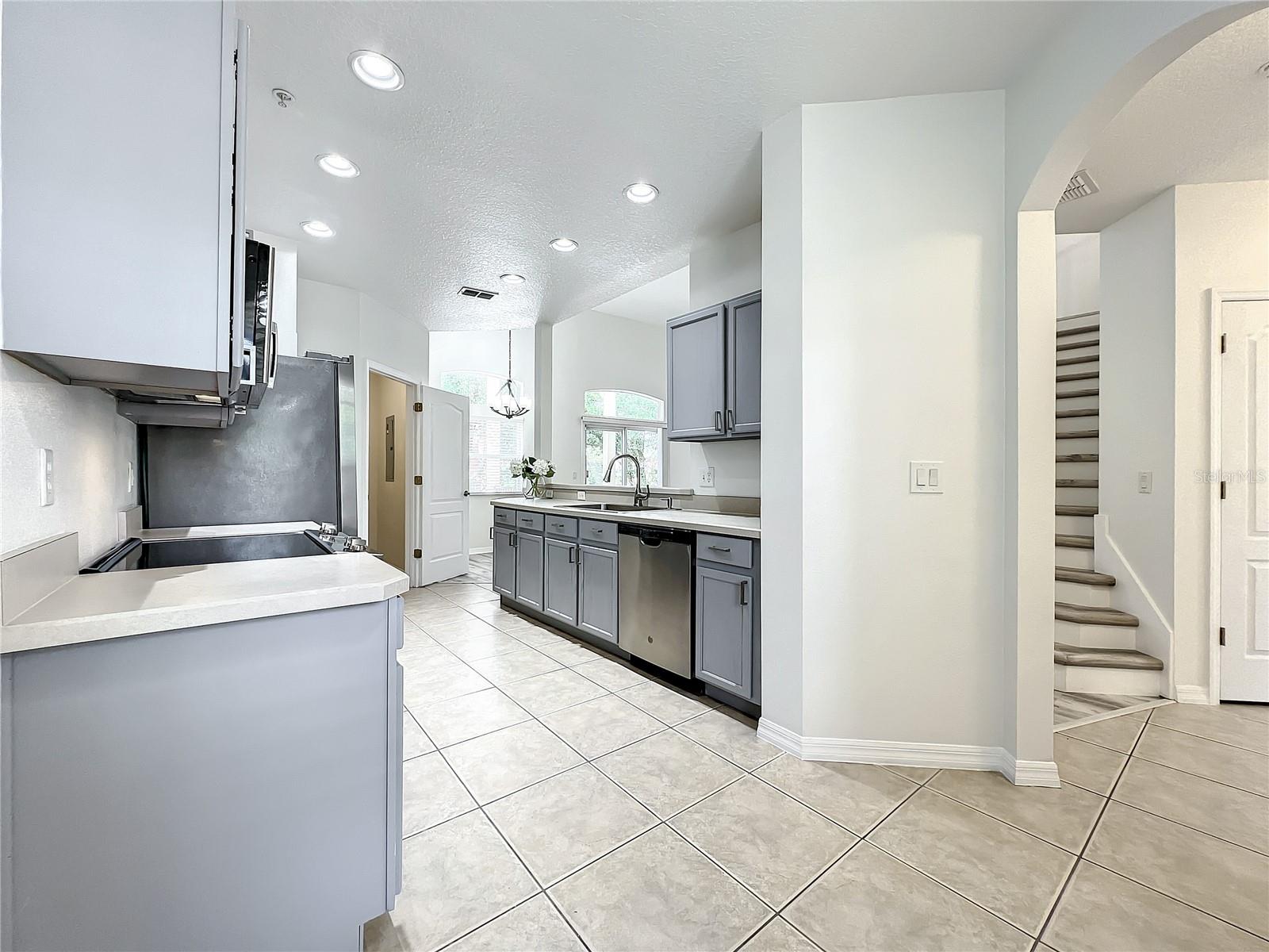 Image 8 of 59 For 696 Seabrook Court 202