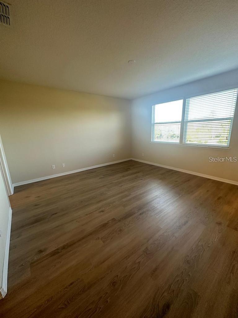 Image 9 of 21 For 4939 Southlawn Avenue