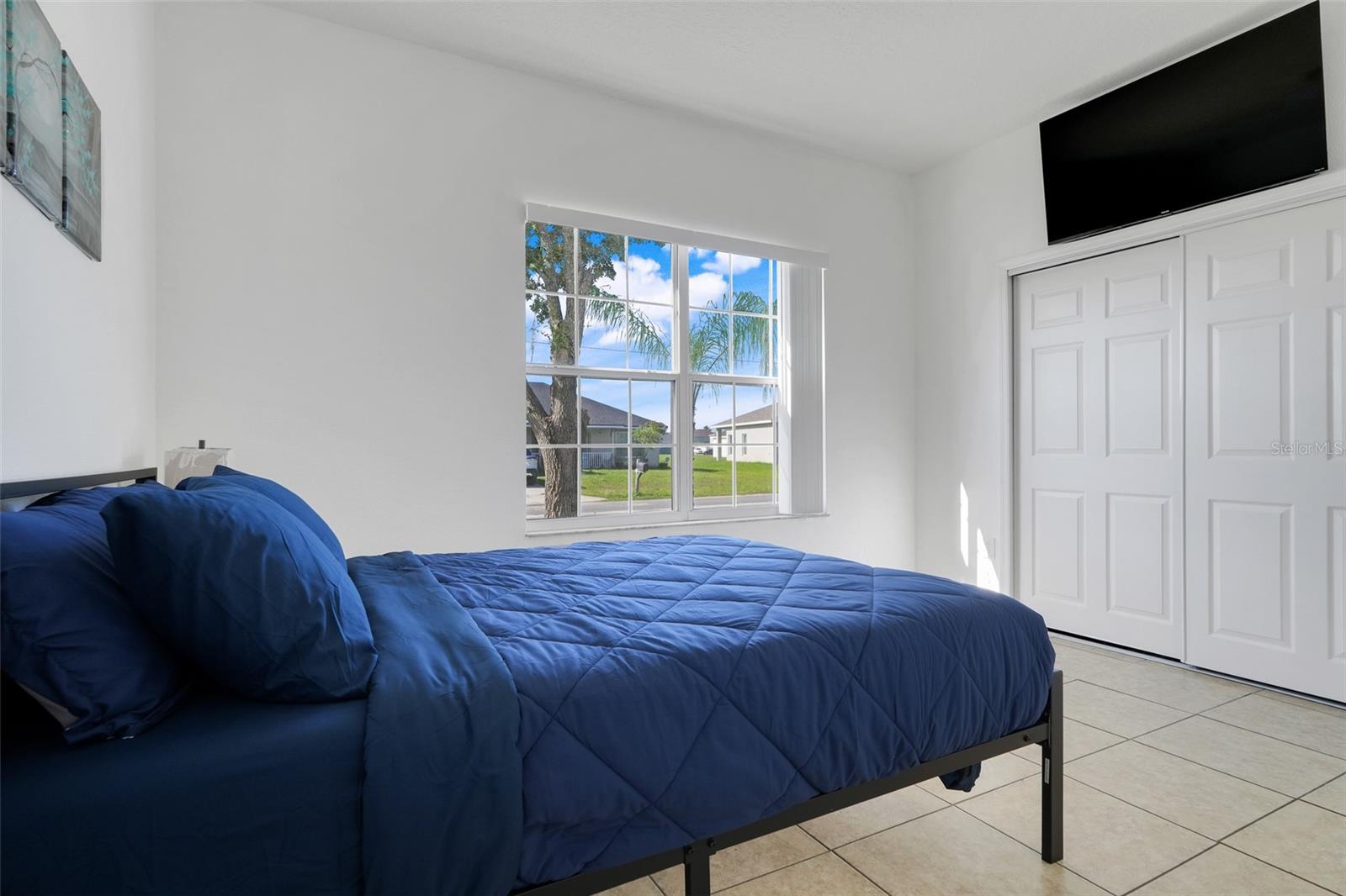 Image 20 of 42 For 560 Viceroy Court