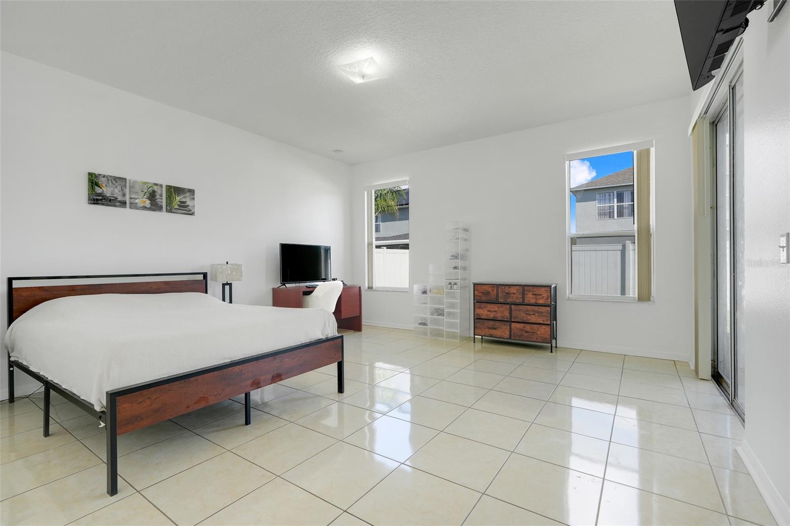 Image 32 of 42 For 560 Viceroy Court