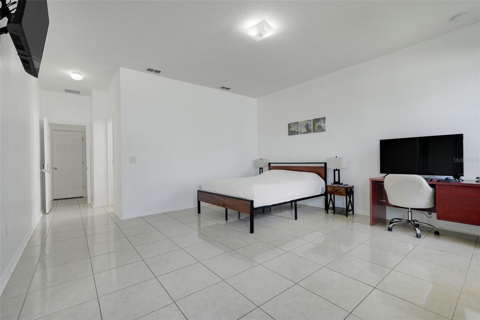 Image 33 of 42 For 560 Viceroy Court