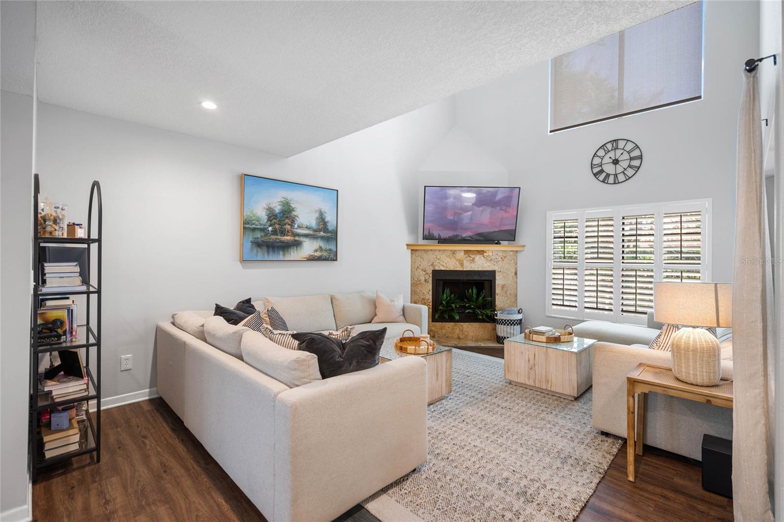 Image 4 of 47 For 1092 Sanabel Court Ne