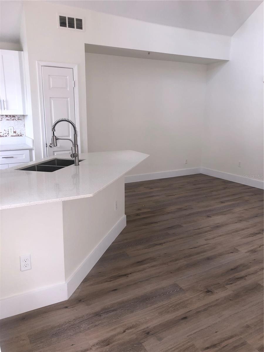 Image 4 of 15 For 8957 Lee Vista Boulevard 2507