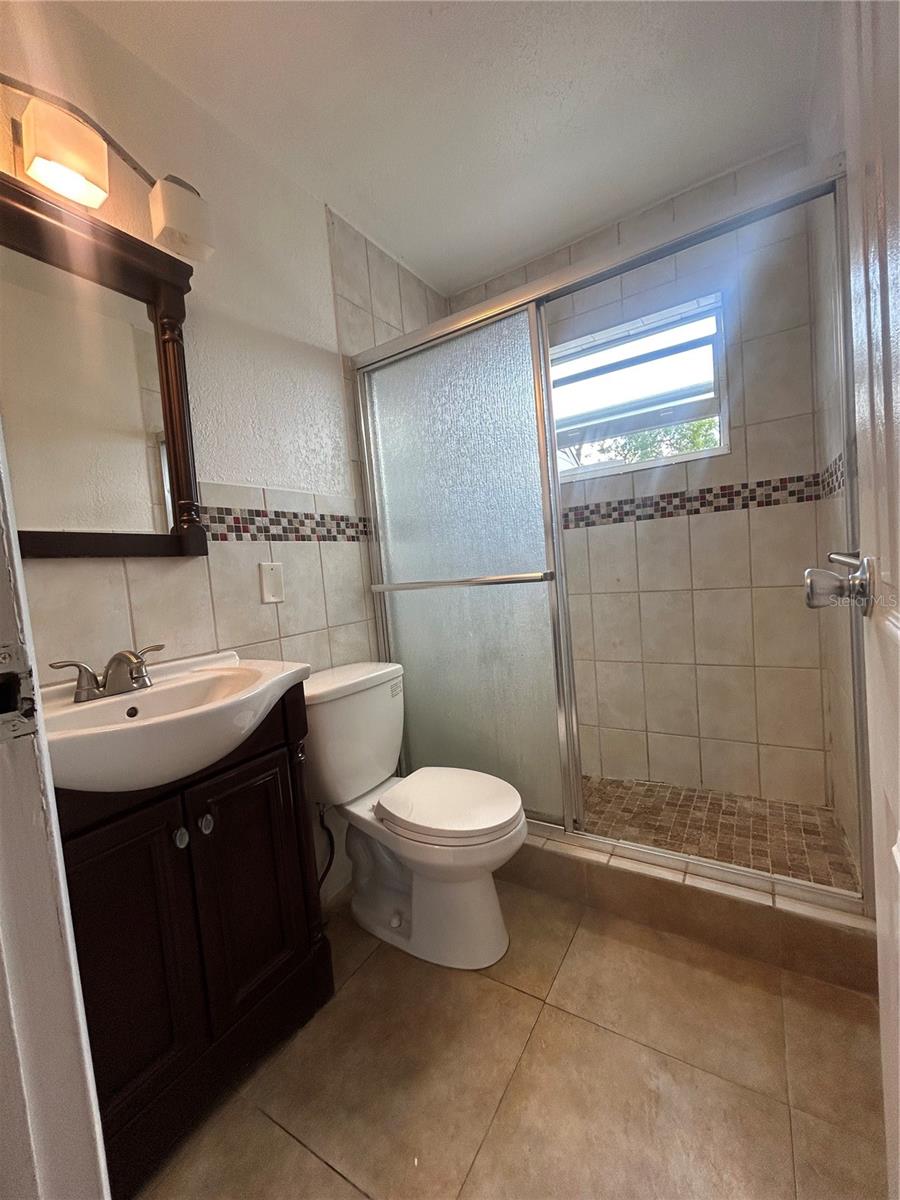 Listing photo id 9 for 2411 50th Terrace