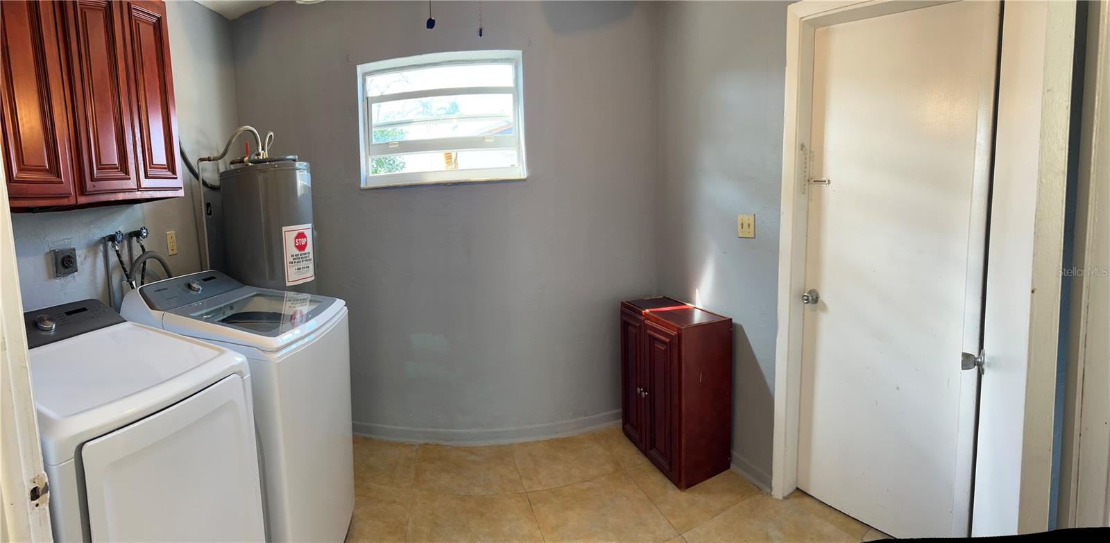 Listing photo id 3 for 2411 50th Terrace