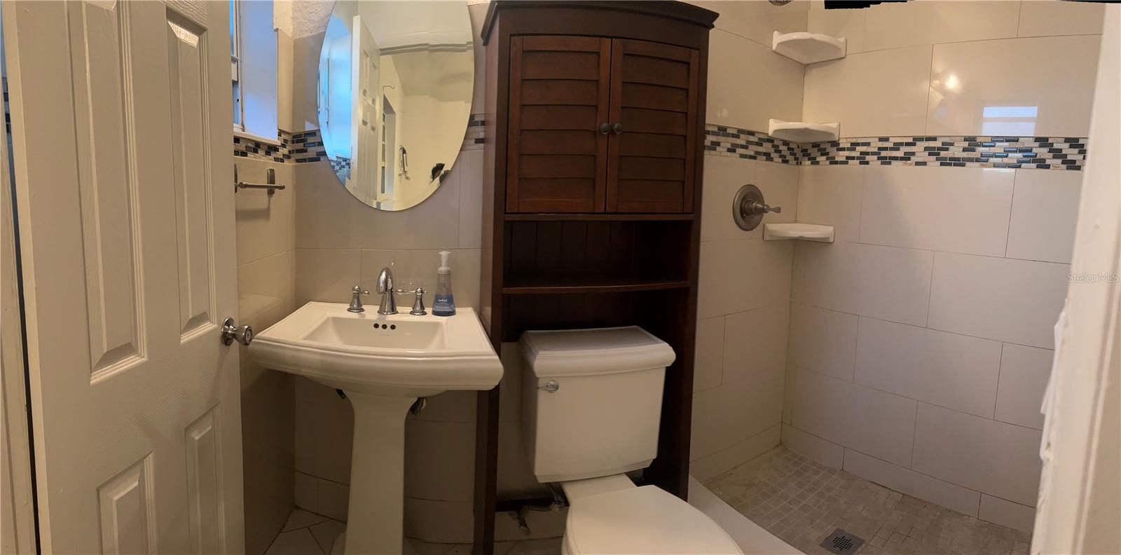 Listing photo id 6 for 2411 50th Terrace