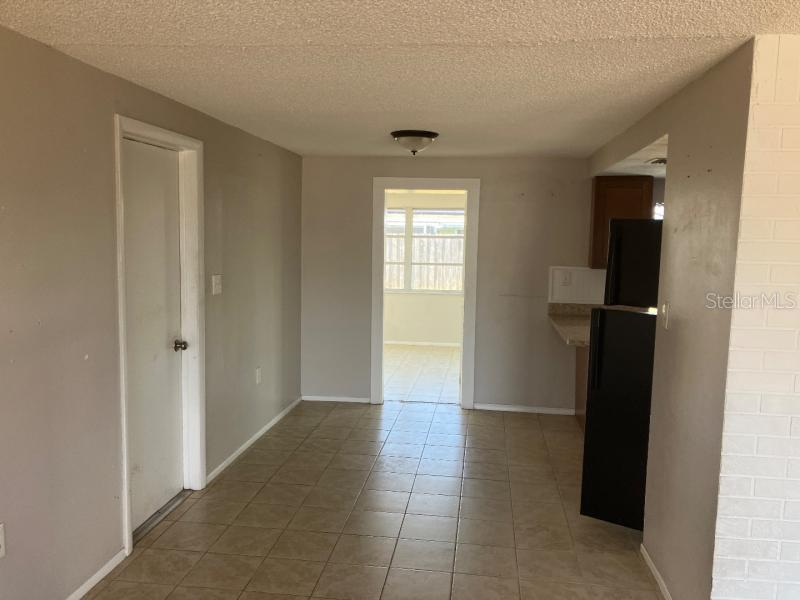 Image 4 of 11 For 3347 Roxbury Drive