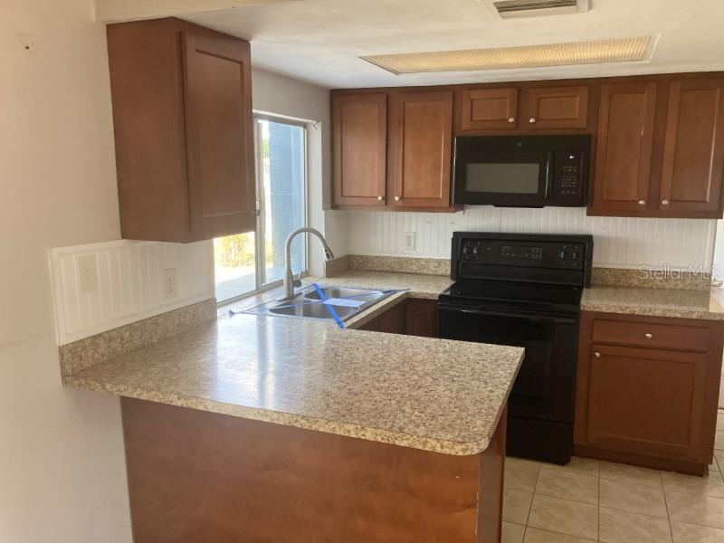 Image 5 of 11 For 3347 Roxbury Drive