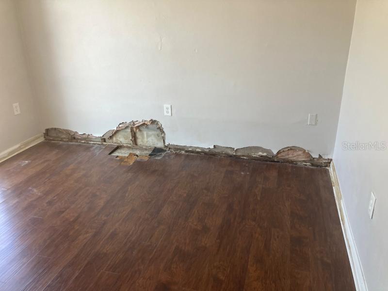 Image 7 of 11 For 3347 Roxbury Drive