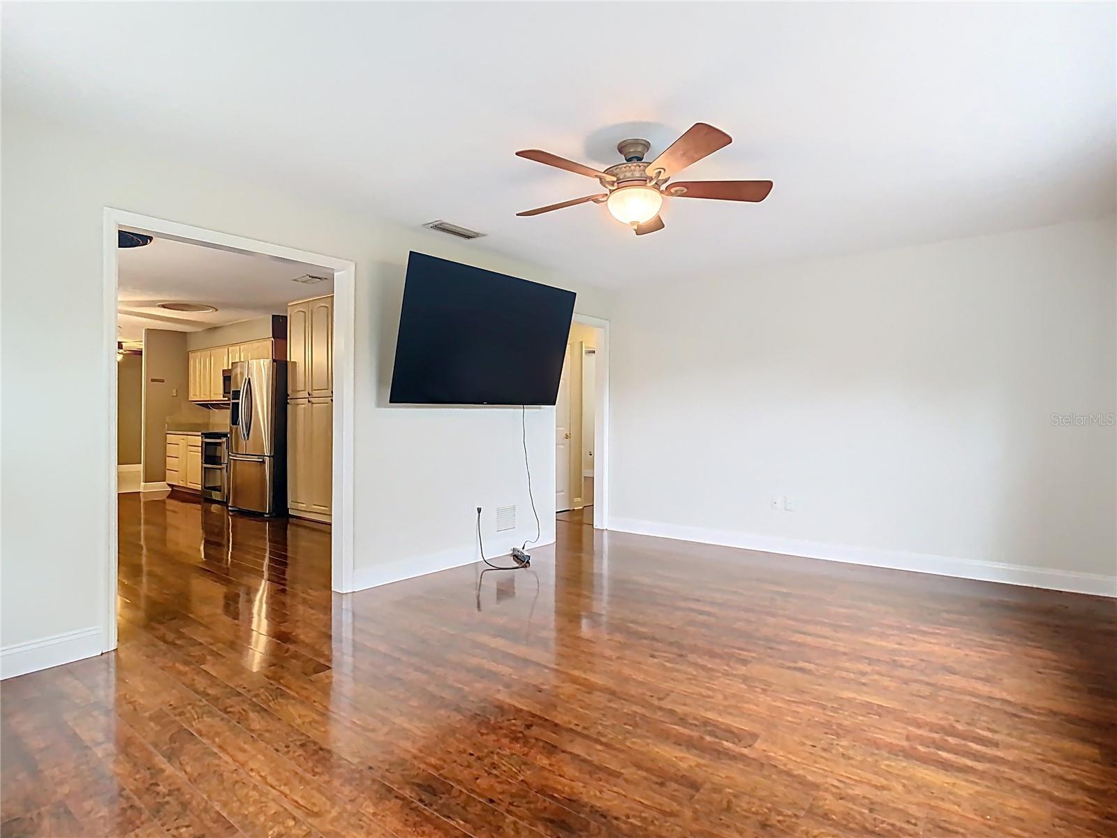 Image 10 of 77 For 148 Tarrytown Trl