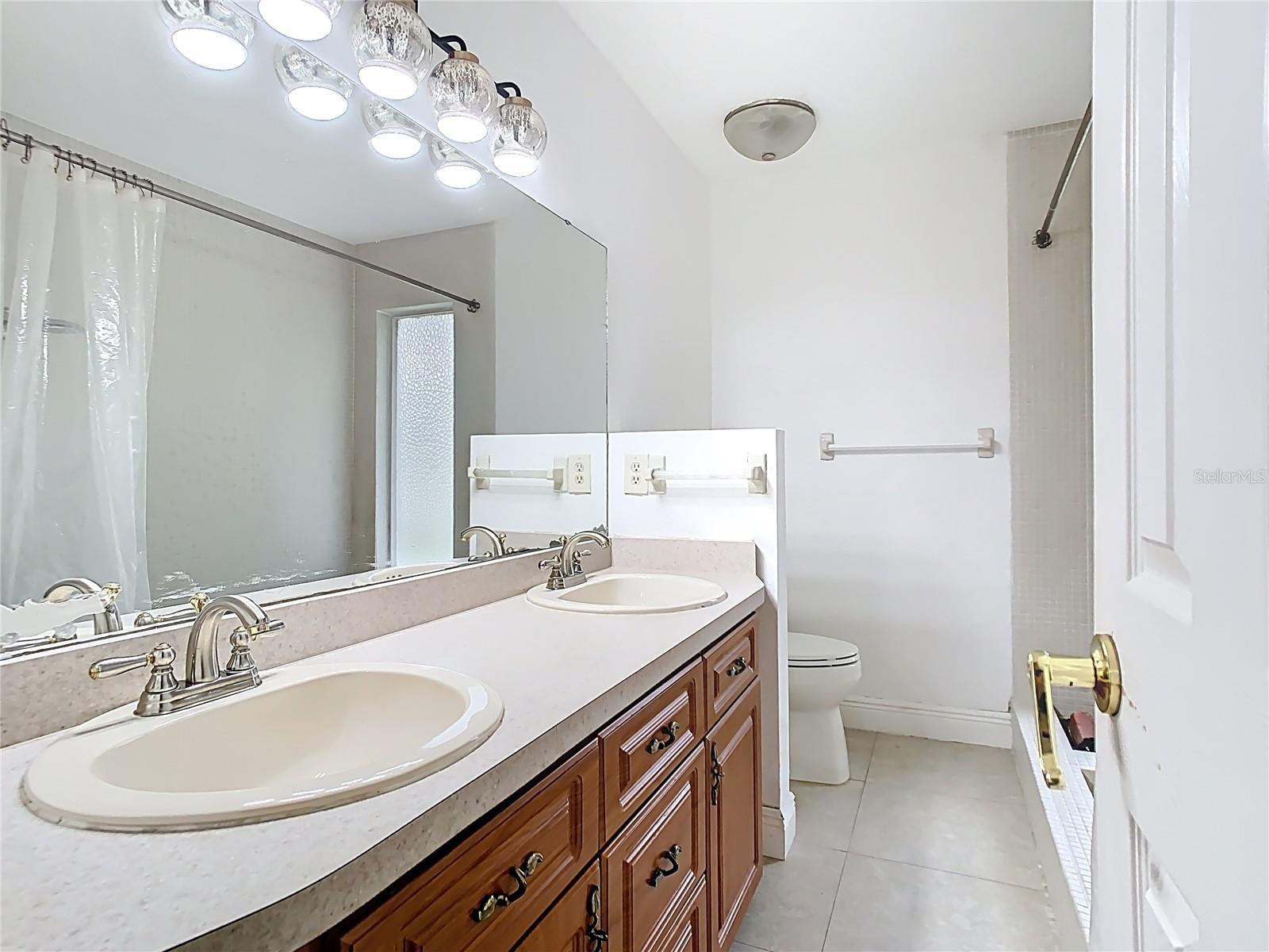 Image 22 of 77 For 148 Tarrytown Trl