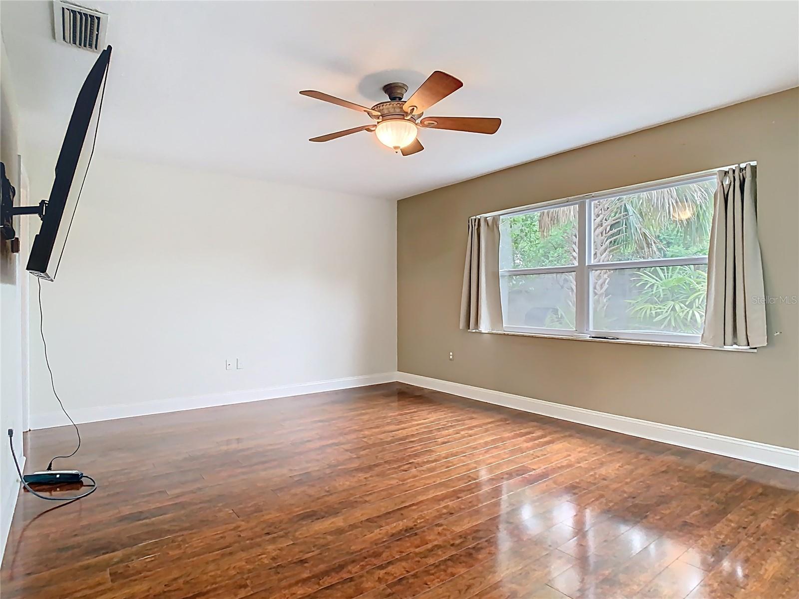 Image 9 of 77 For 148 Tarrytown Trl