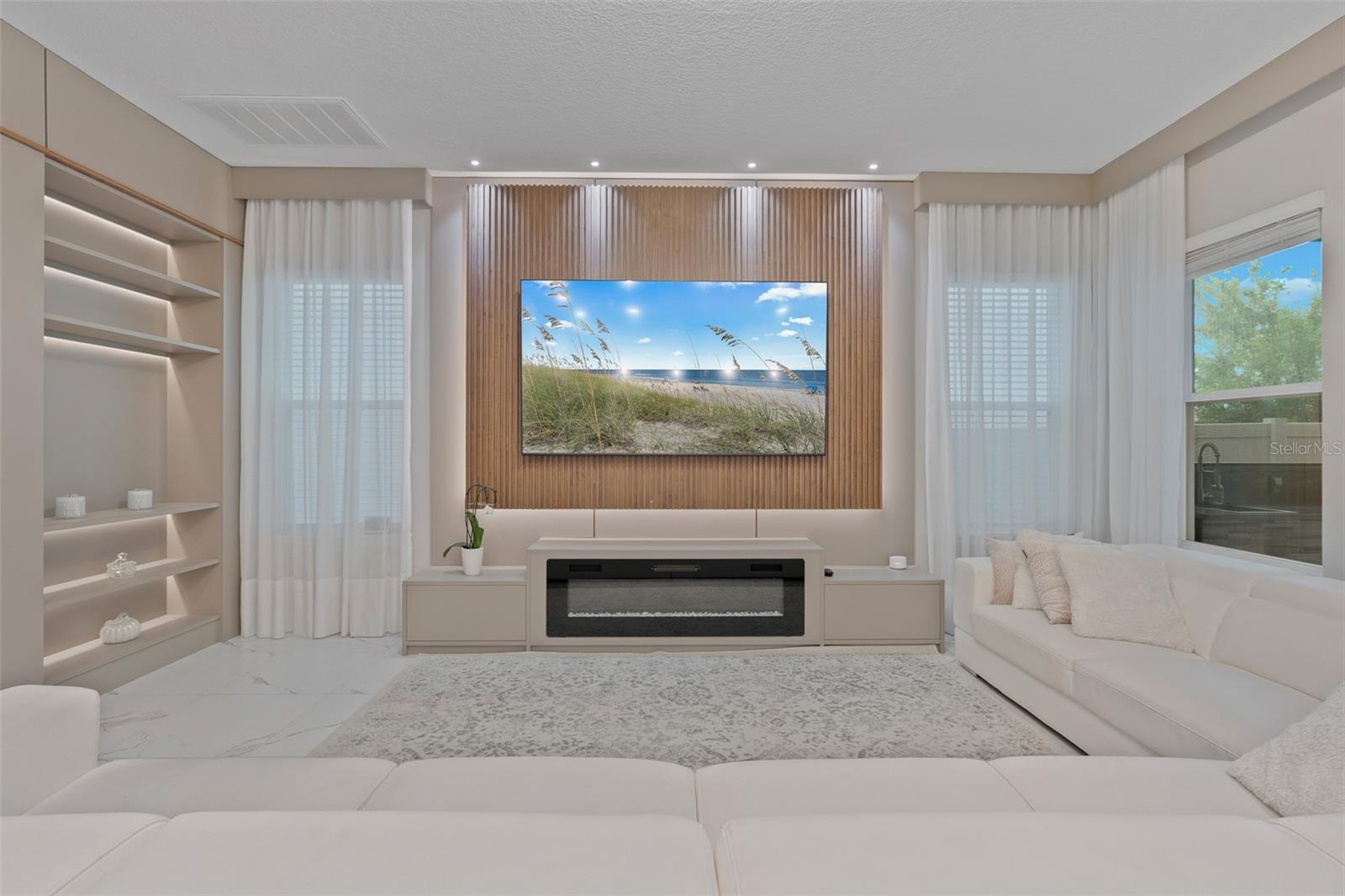 Image 15 of 50 For 9845 Emerald Berry Dr