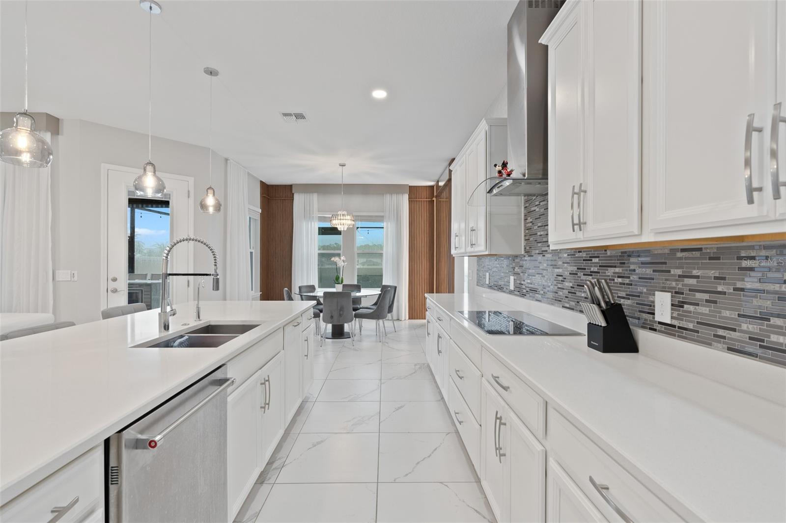 Image 18 of 50 For 9845 Emerald Berry Dr