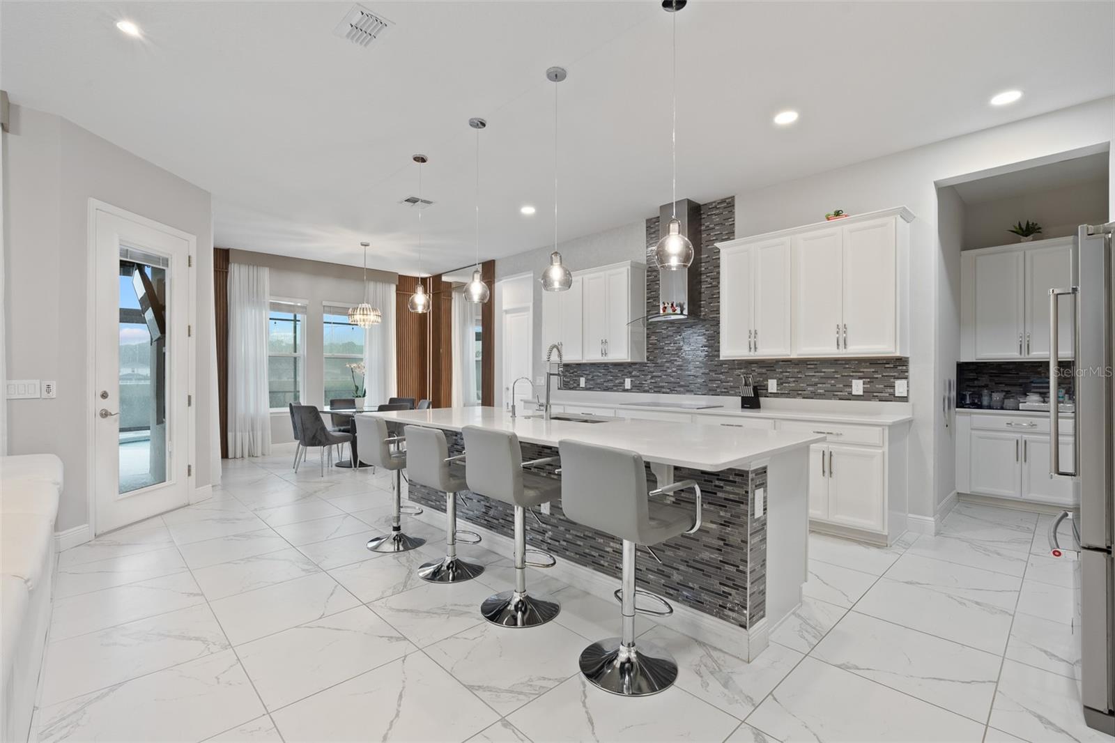 Image 20 of 50 For 9845 Emerald Berry Dr