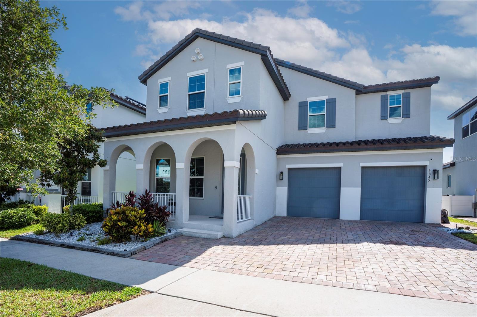 Image 4 of 50 For 9845 Emerald Berry Dr