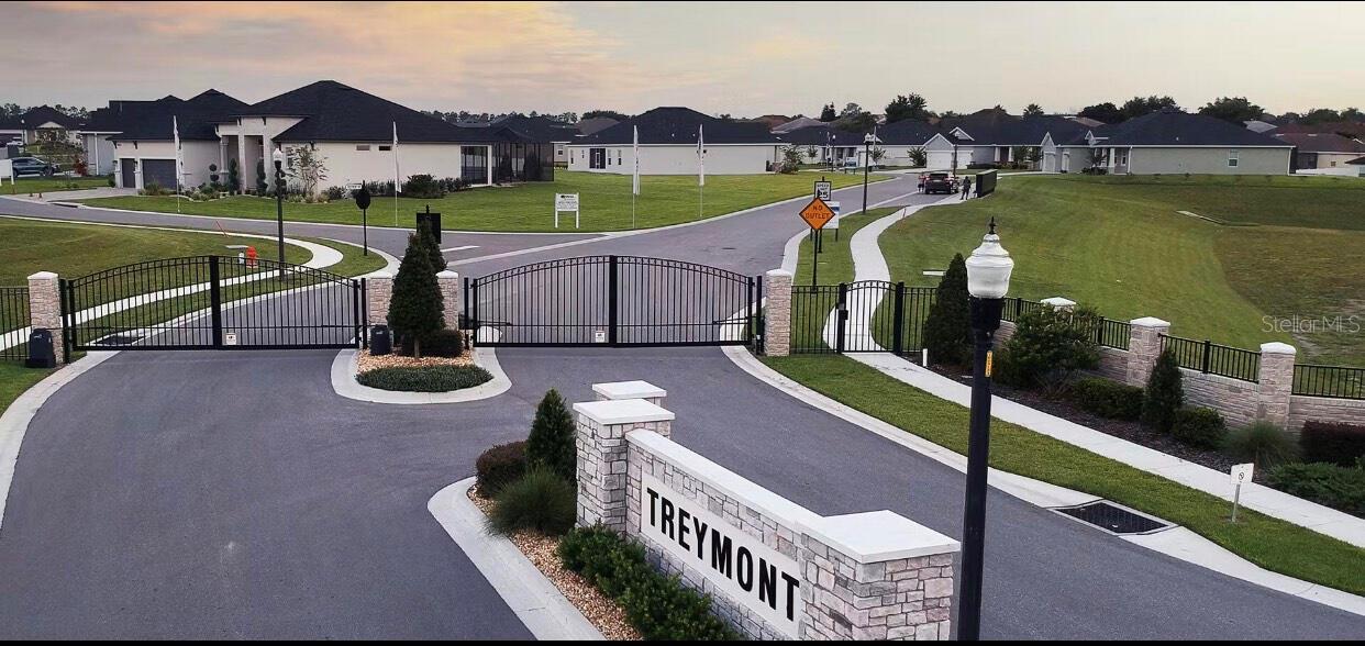 Image 3 of 19 For 6686 Treymont Drive