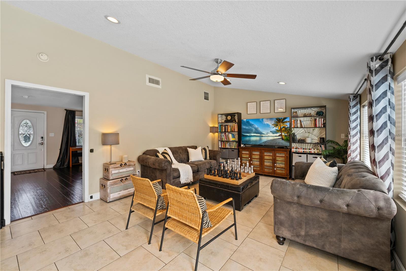 Image 11 of 41 For 2801 Plaza Terrace Drive