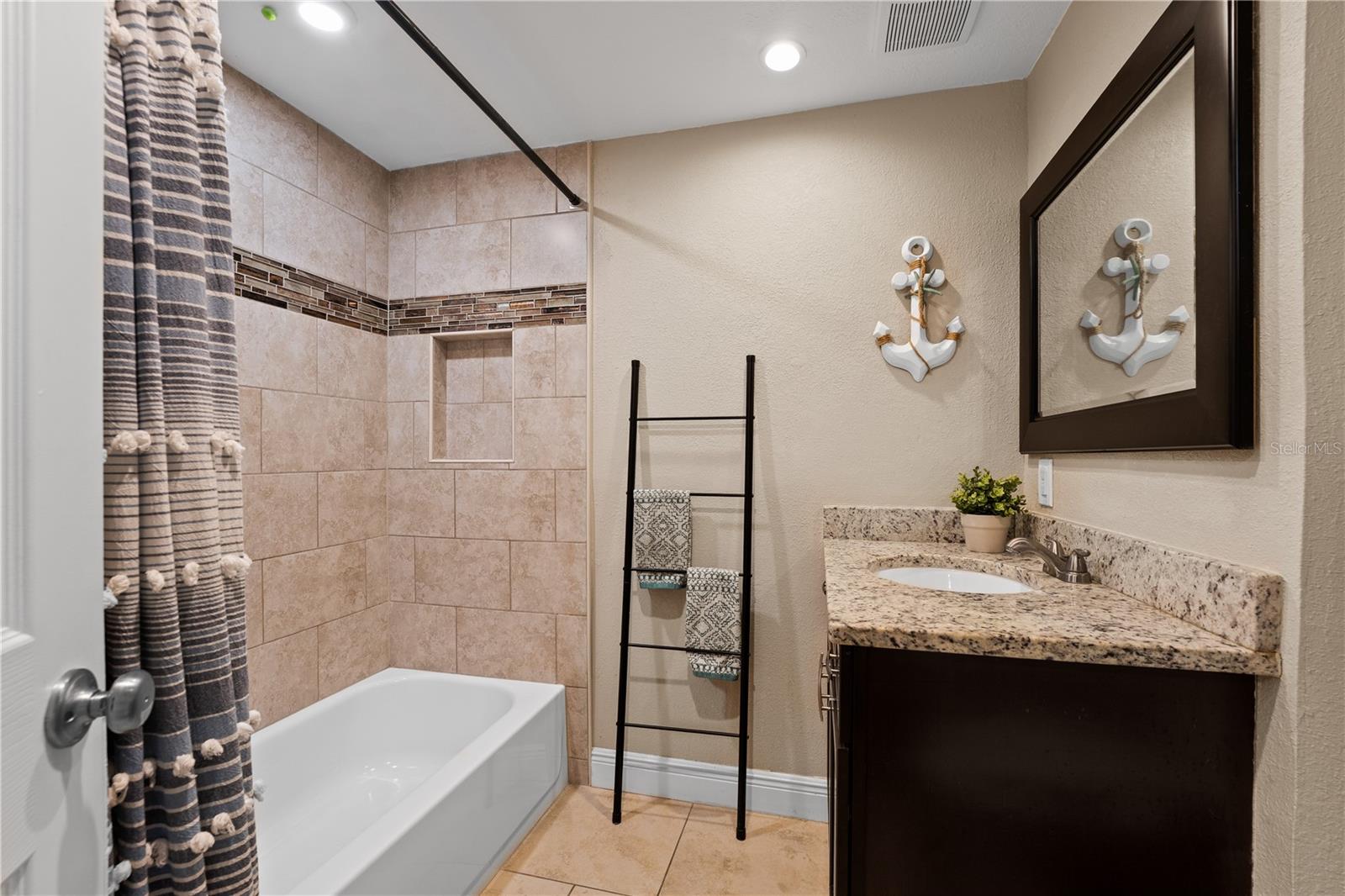 Image 24 of 41 For 2801 Plaza Terrace Drive