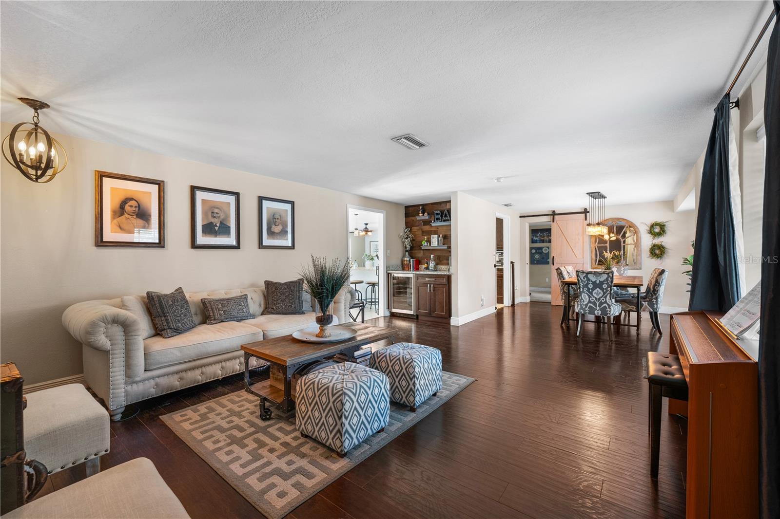 Image 6 of 41 For 2801 Plaza Terrace Drive
