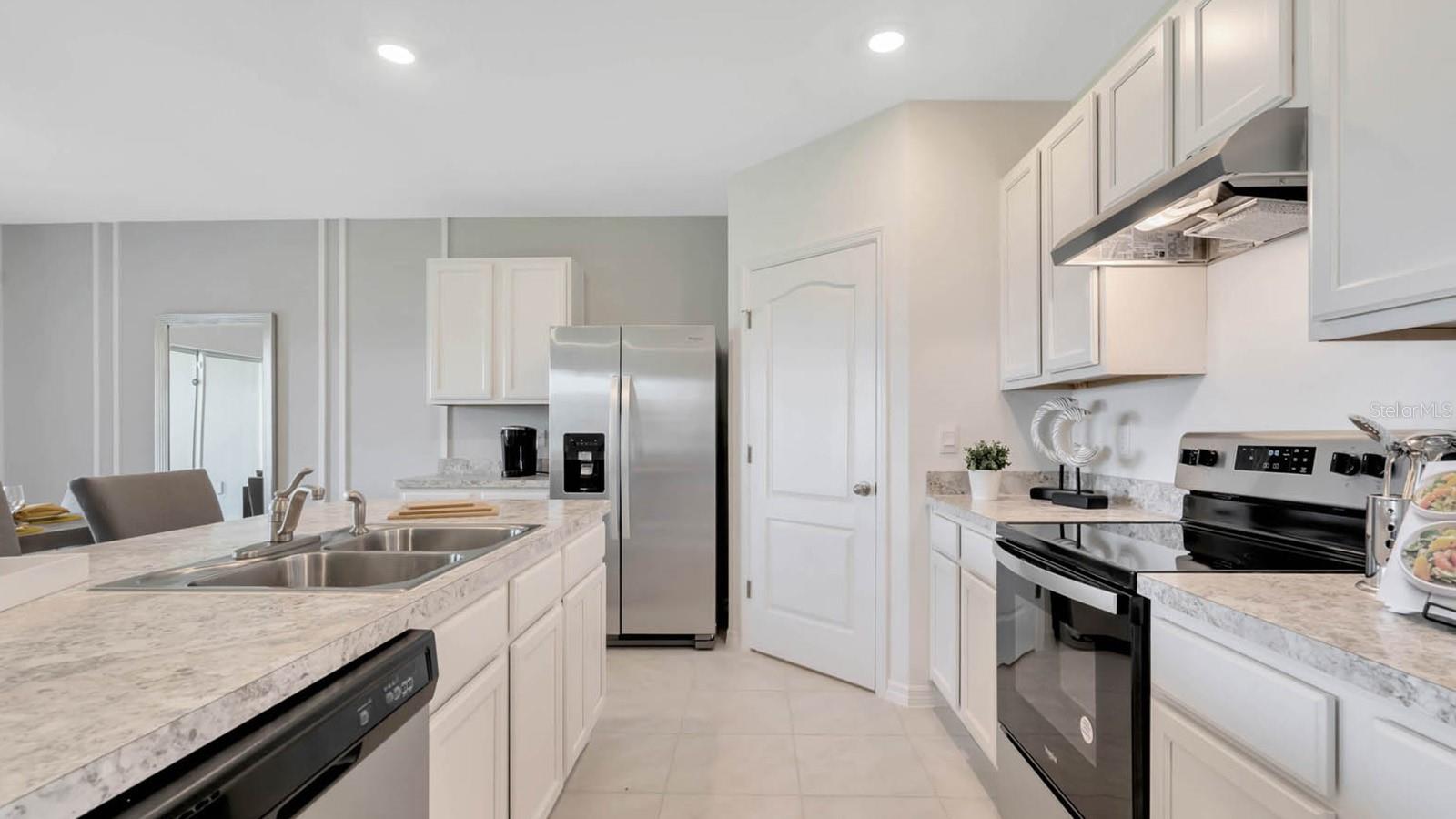 Image 15 of 32 For 950 Princess Sabal Point