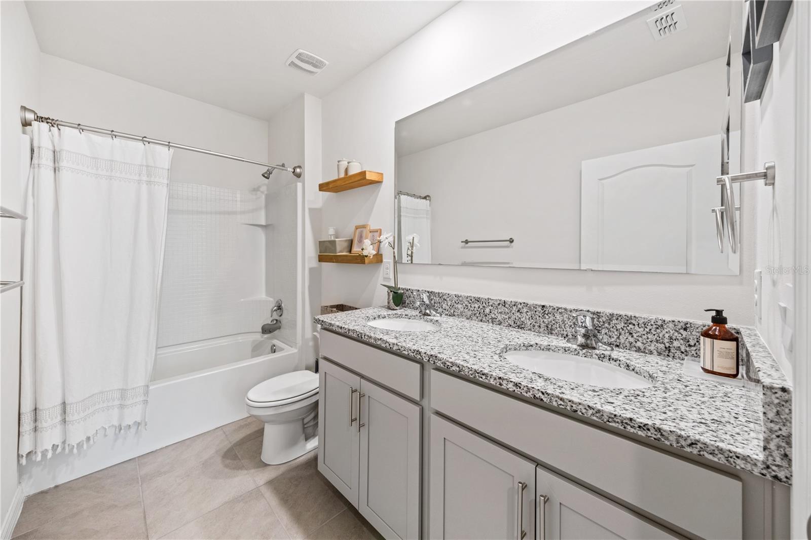 Image 23 of 31 For 266 Caryota Court