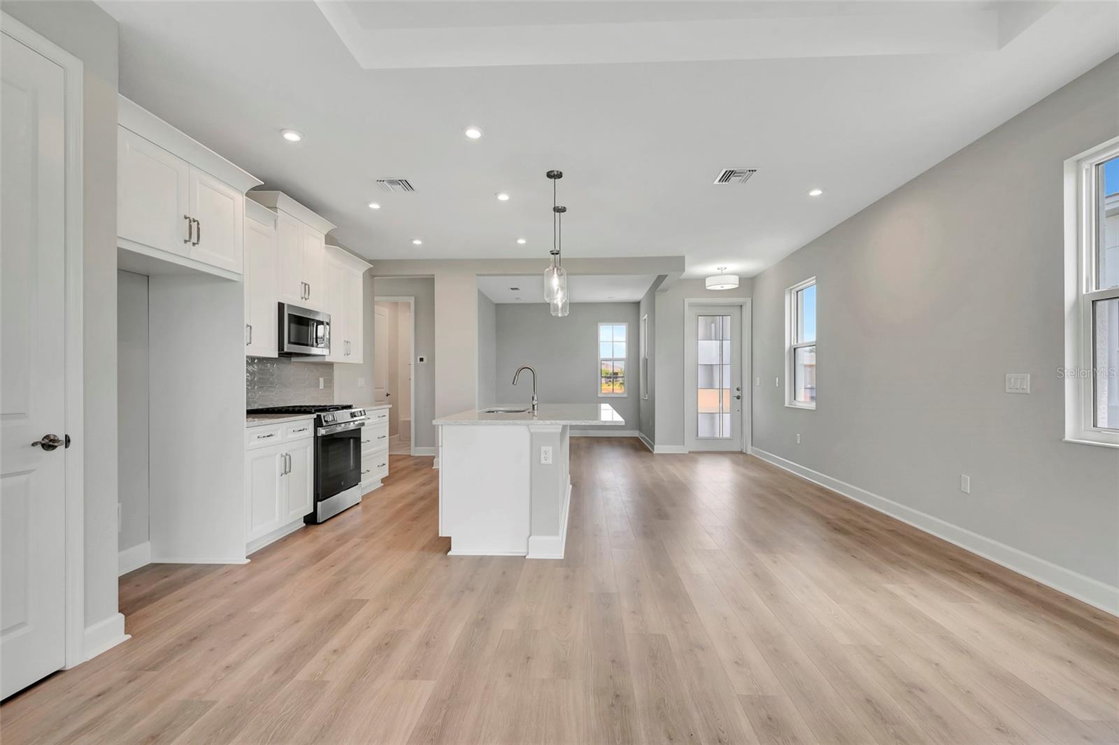 Listing photo id 19 for 1459 Santorini Way
