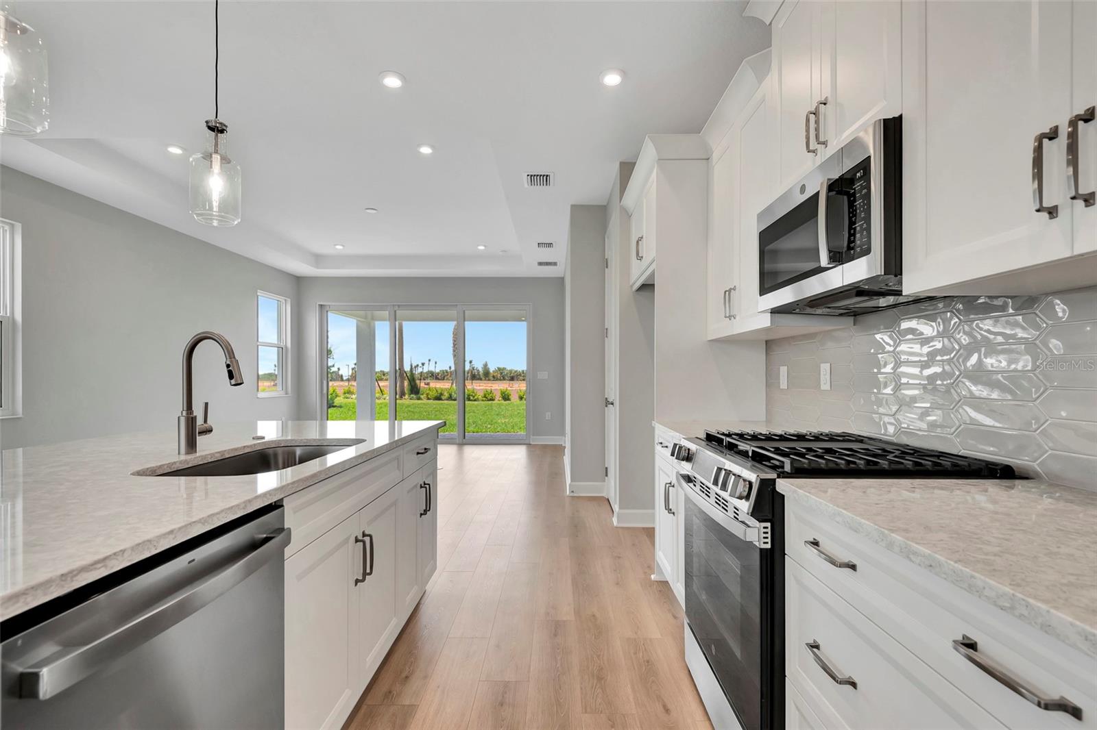 Listing photo id 3 for 1459 Santorini Way