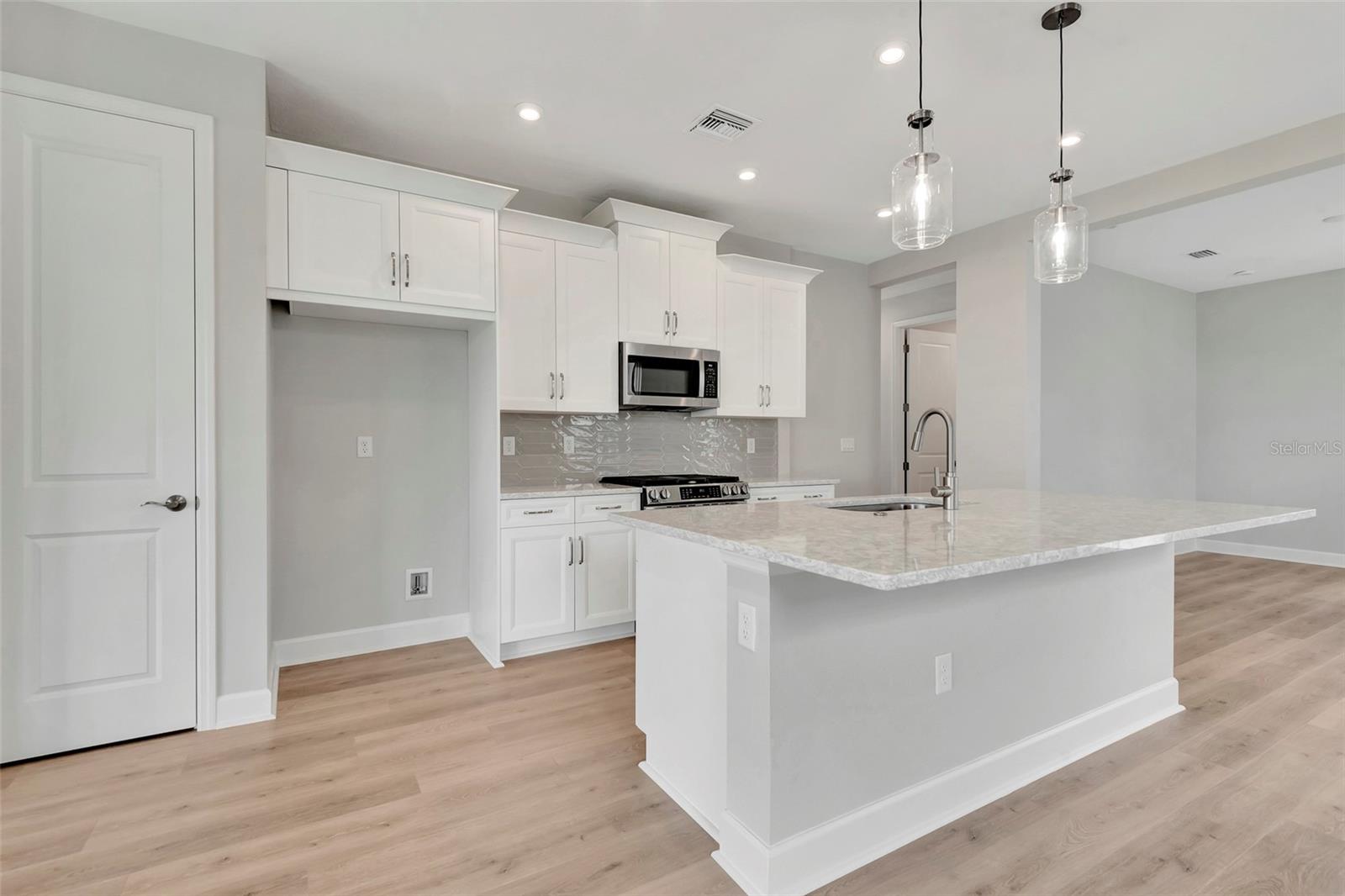 Listing photo id 5 for 1459 Santorini Way