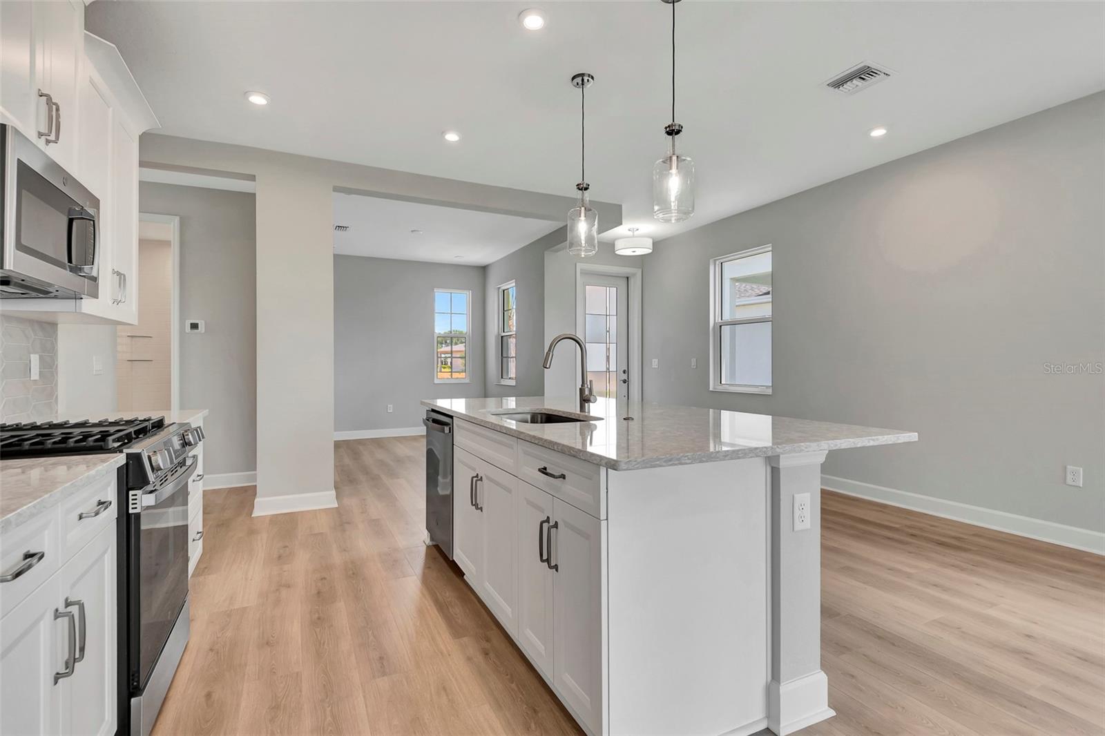Listing photo id 6 for 1459 Santorini Way