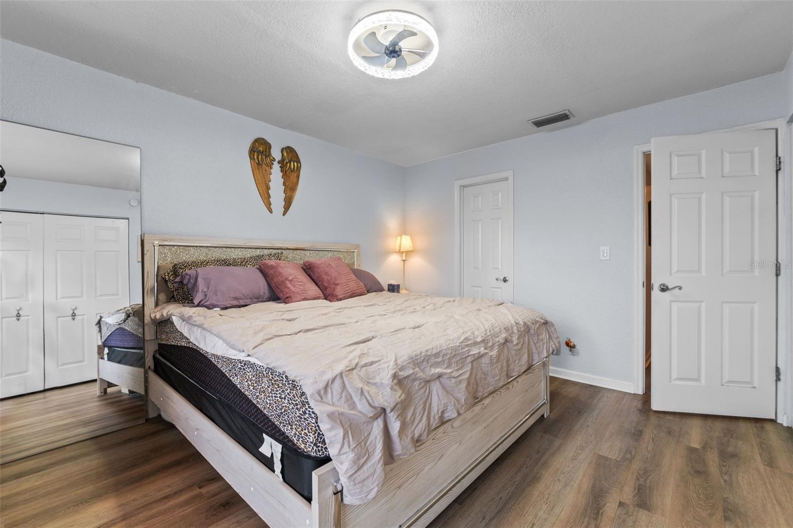 Image 14 of 21 For 758 Michigan Street 208