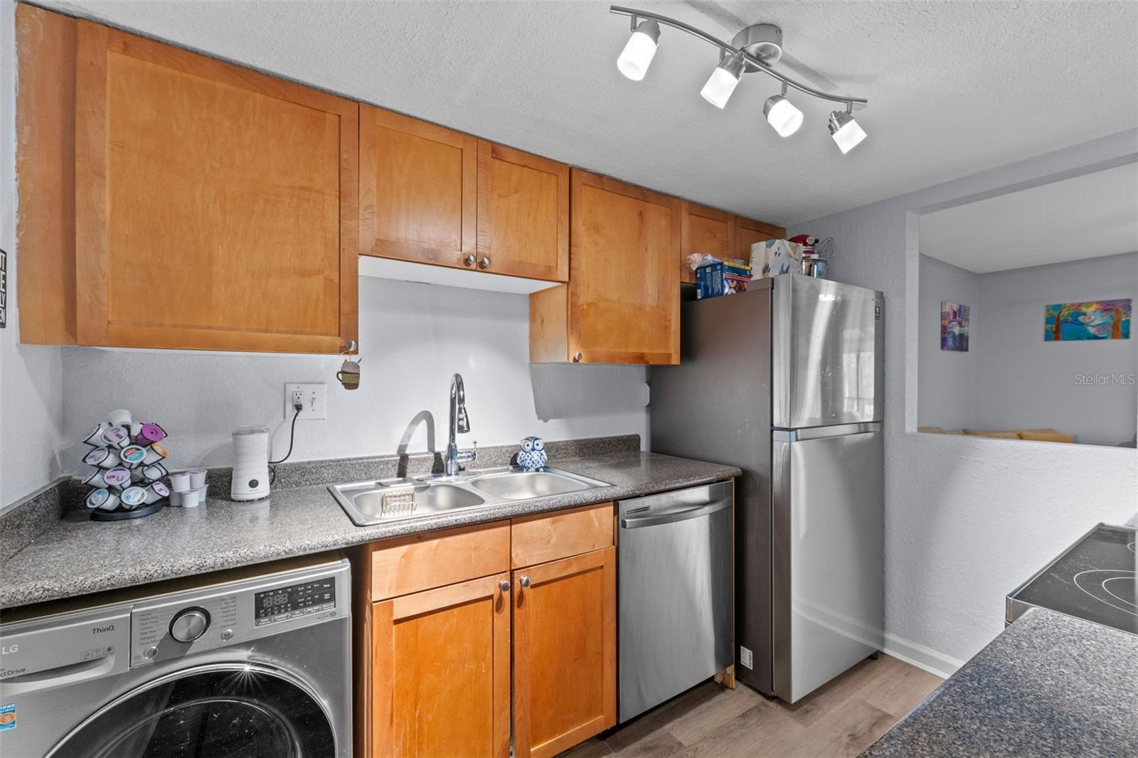 Image 3 of 21 For 758 Michigan Street 208