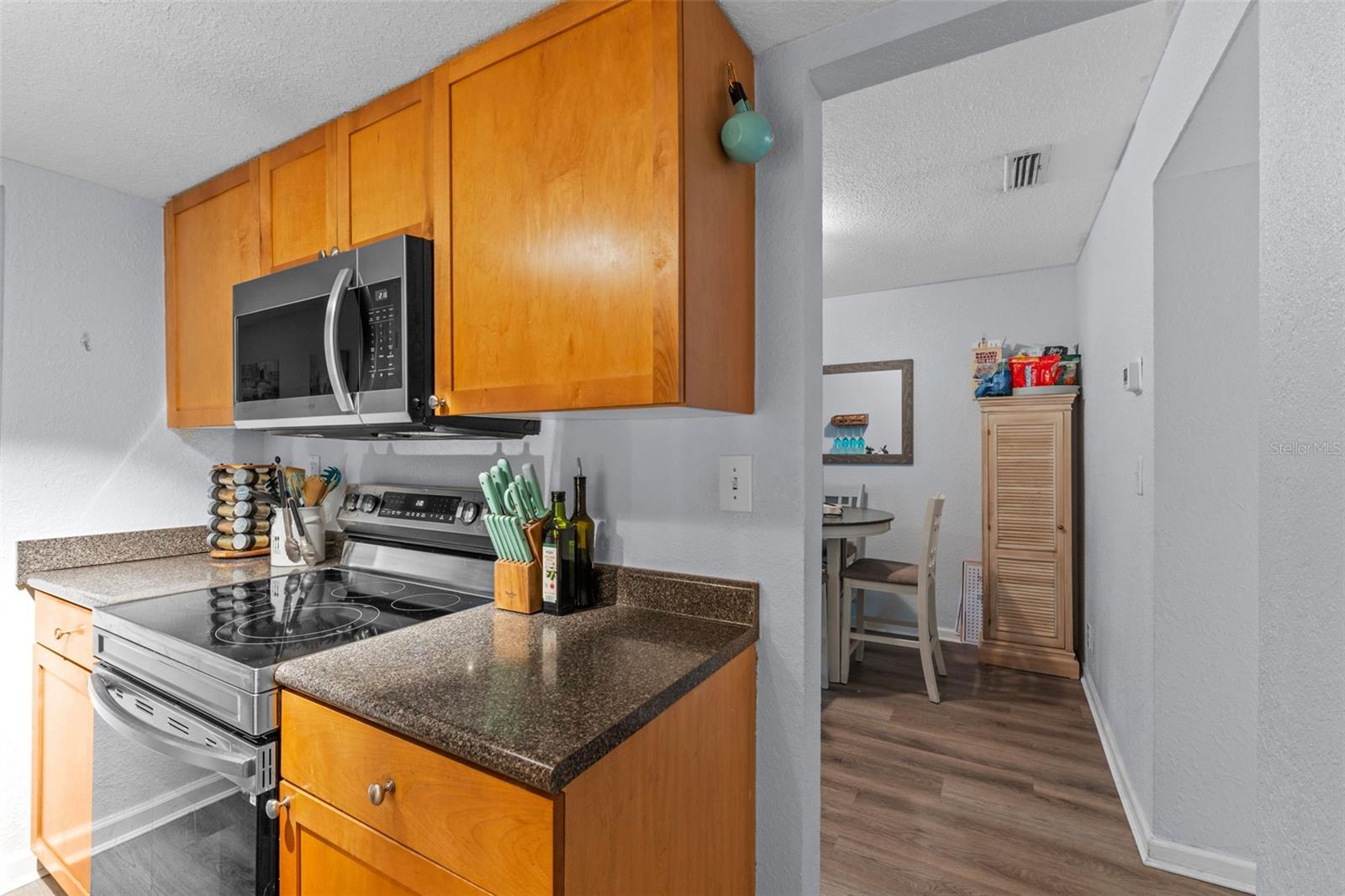 Image 6 of 21 For 758 Michigan Street 208