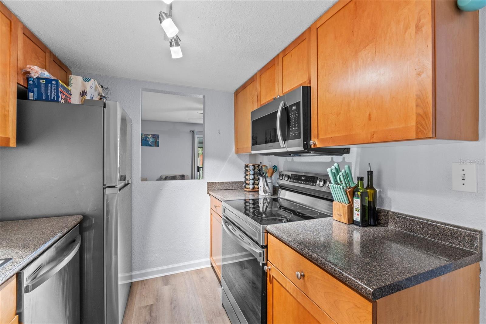 Image 7 of 21 For 758 Michigan Street 208