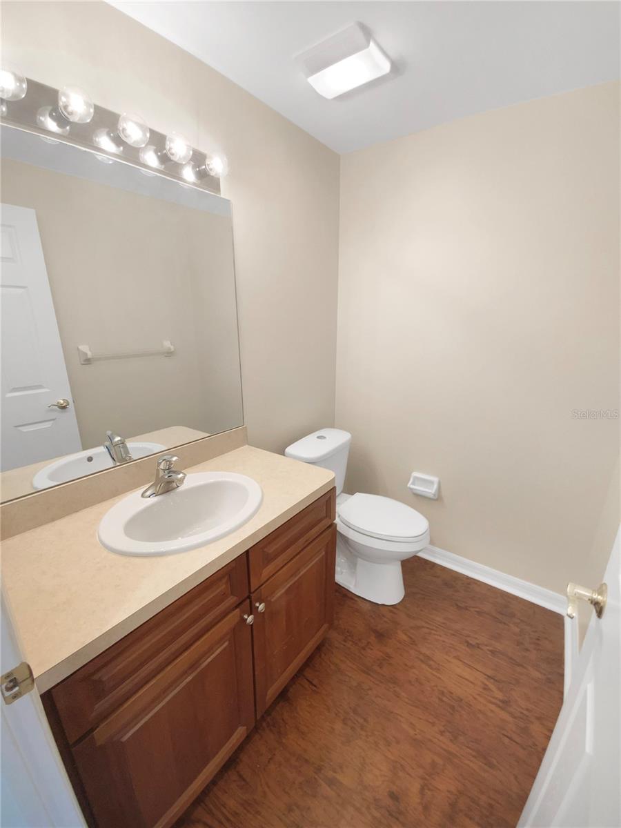 Image 11 of 31 For 915 Woodbridge Court