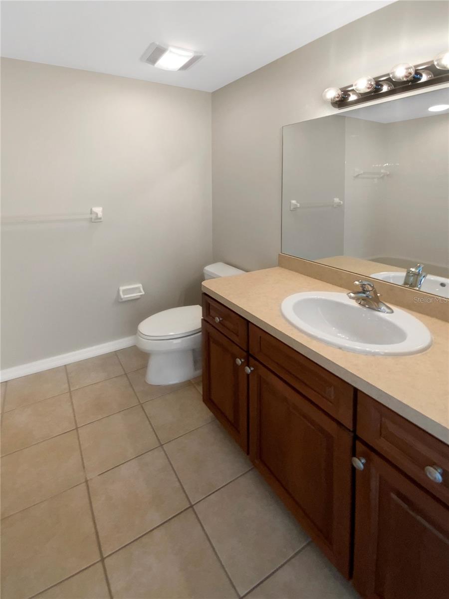 Image 27 of 31 For 915 Woodbridge Court