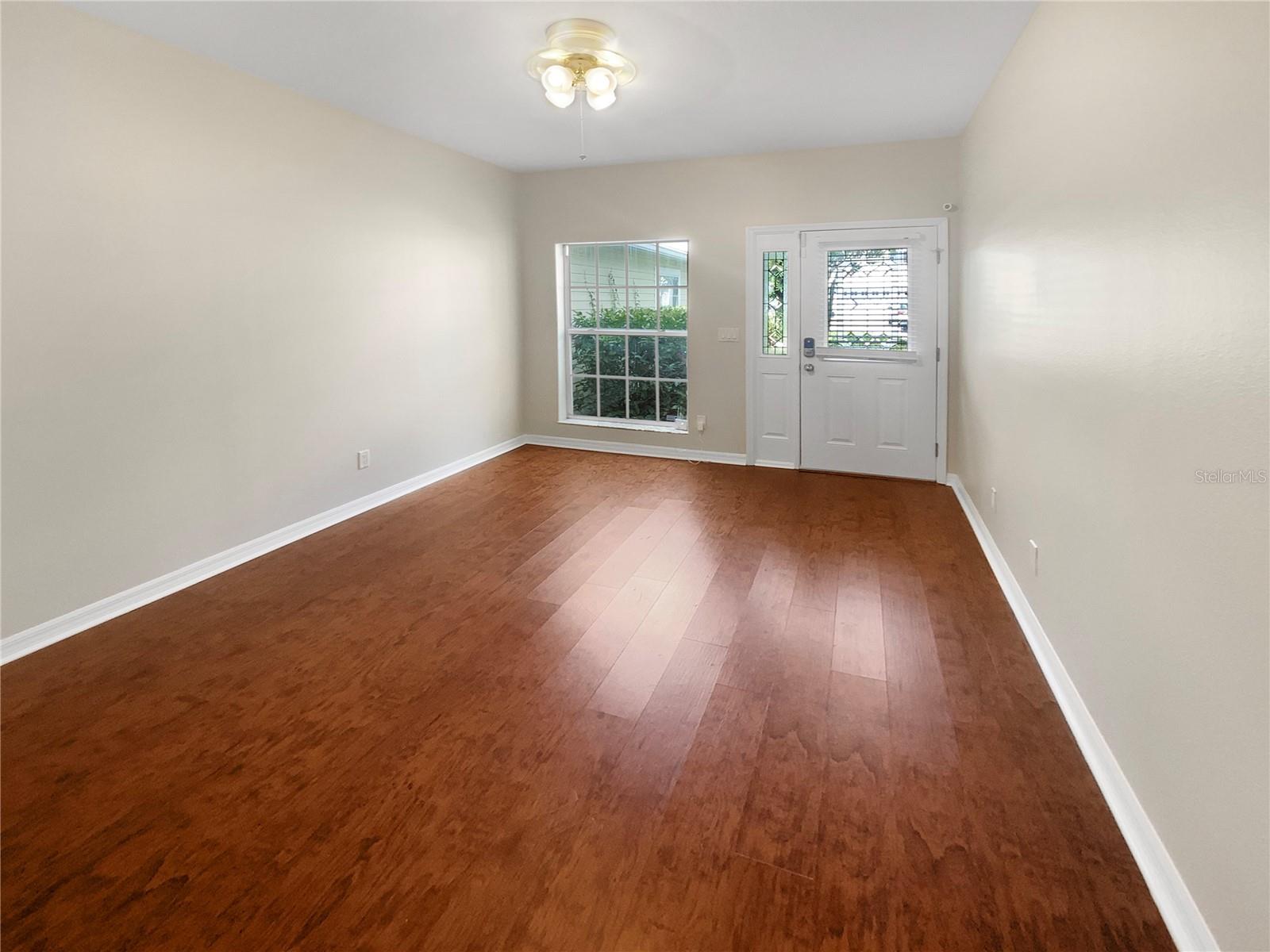 Image 3 of 31 For 915 Woodbridge Court