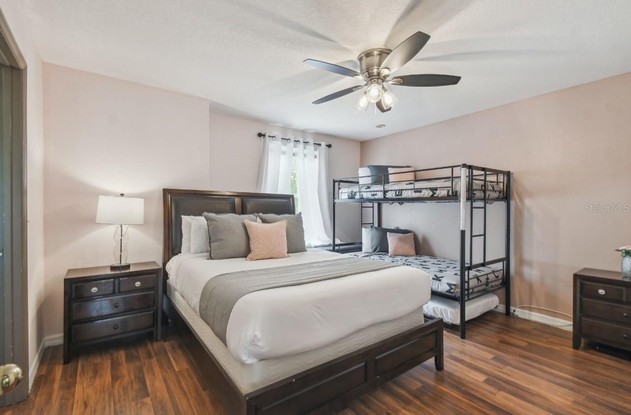 Image 11 of 21 For 401 Magpie Court