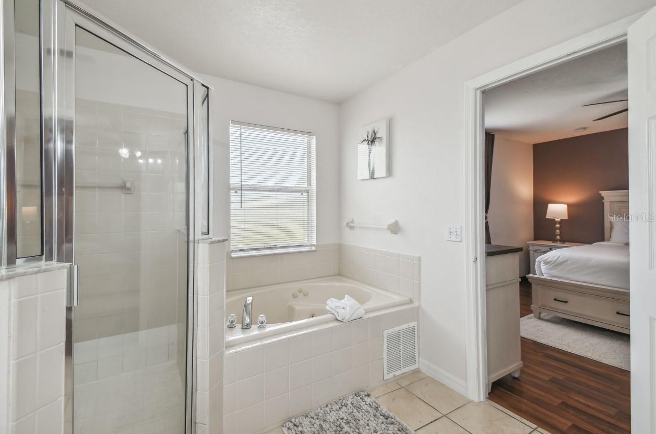 Image 18 of 21 For 401 Magpie Court