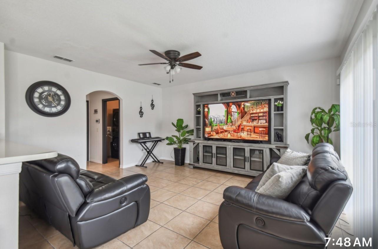 Image 8 of 21 For 401 Magpie Court