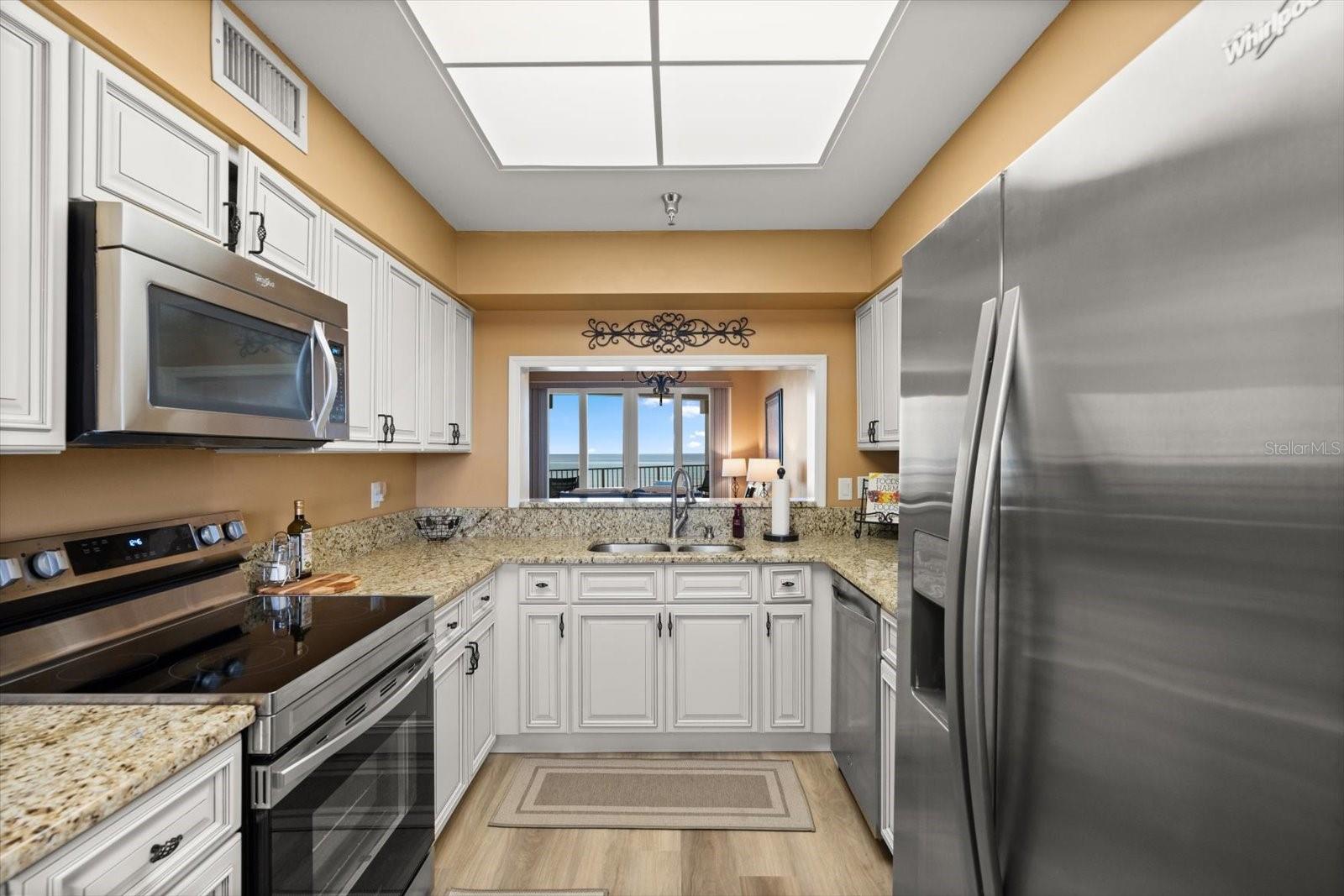 Image 3 of 24 For 104 Surfview Drive 1403