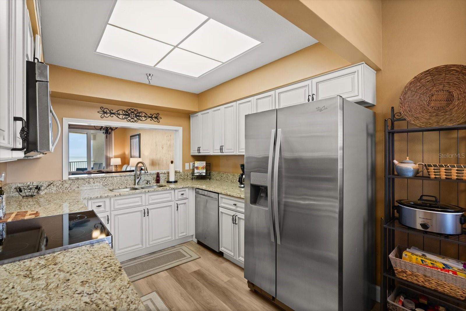 Image 5 of 24 For 104 Surfview Drive 1403