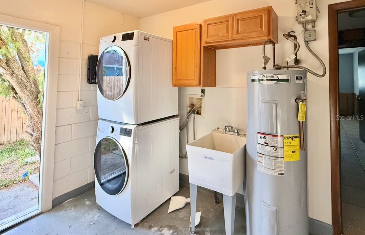 Image 10 of 11 For 2302 16 Street W