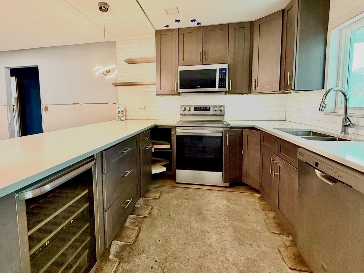 Image 3 of 11 For 2302 16 Street W