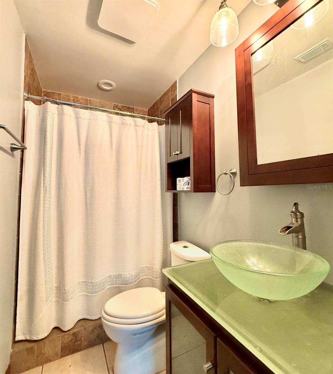 Image 4 of 11 For 2302 16 Street W