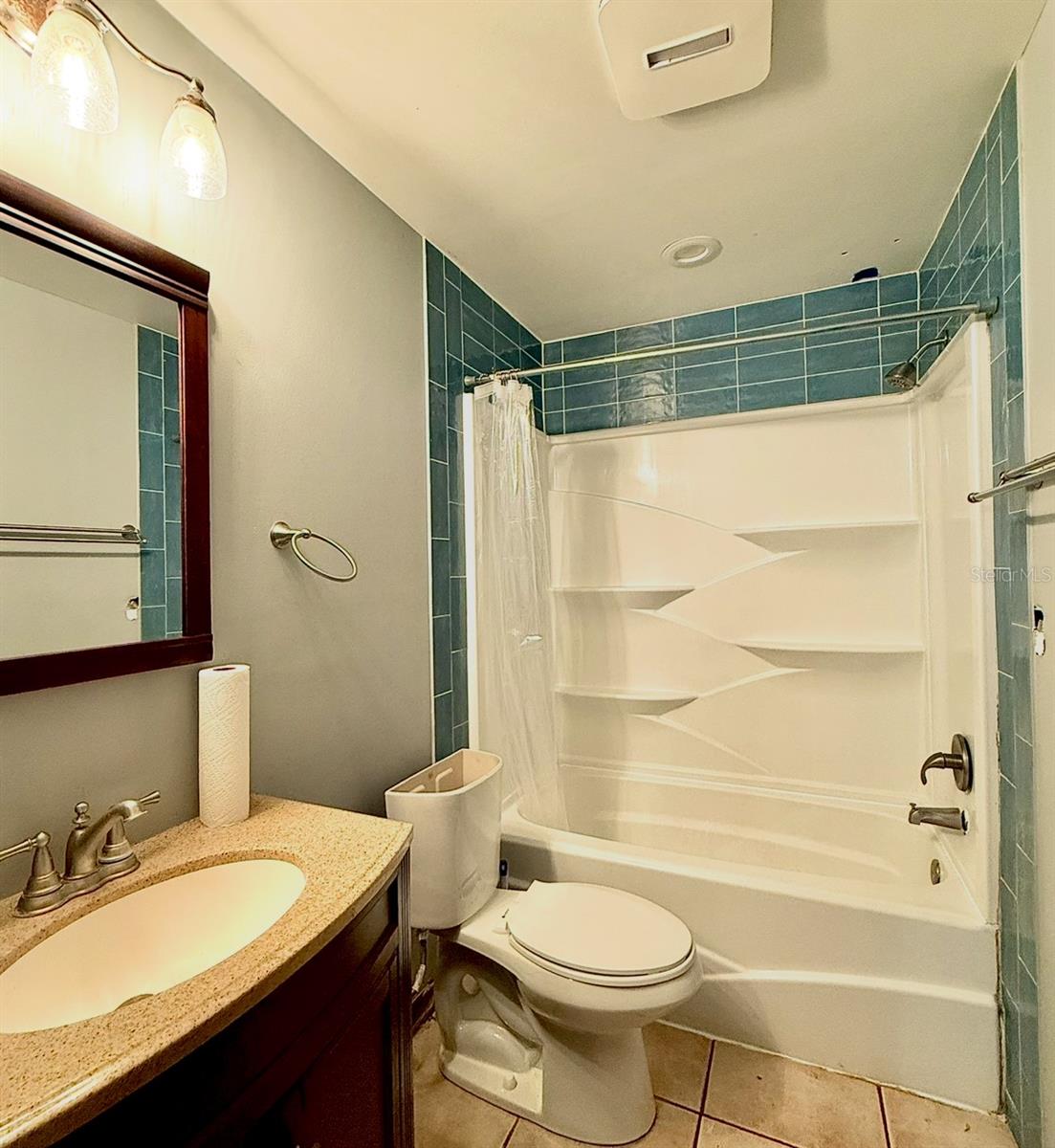 Image 5 of 11 For 2302 16 Street W