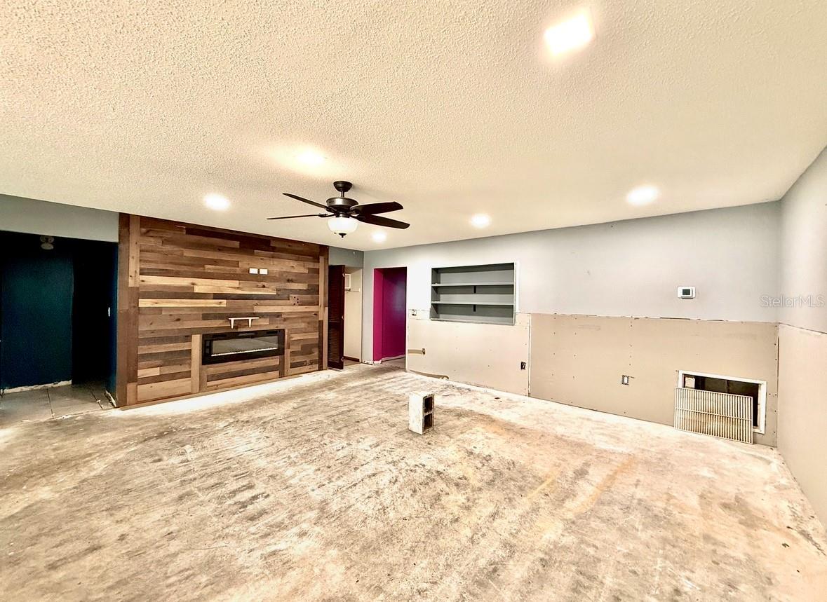 Image 7 of 11 For 2302 16 Street W